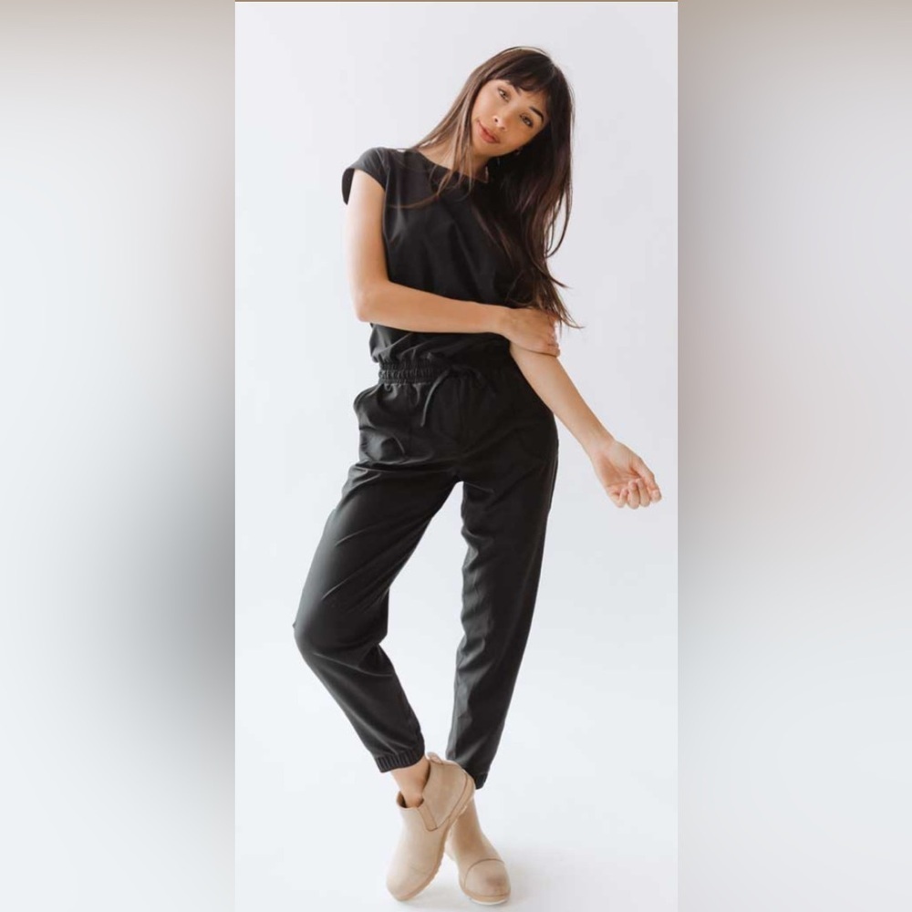Albion Fit Black Cap Sleeve Jumpsuit | Size Medium | Good Condition
